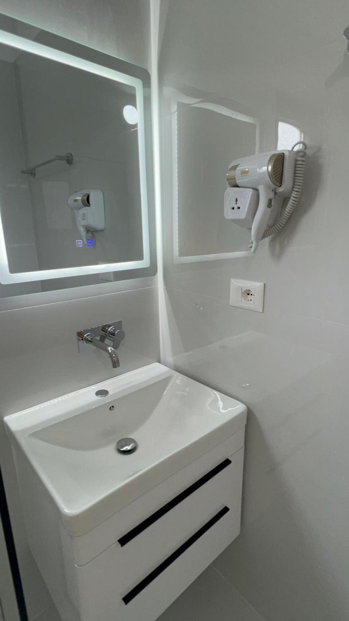 Hotel Vip Bujari Εξαμίλιο Εξωτερικό φωτογραφία